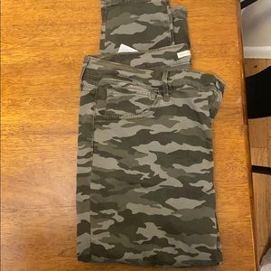 Women’s skinny camo pants